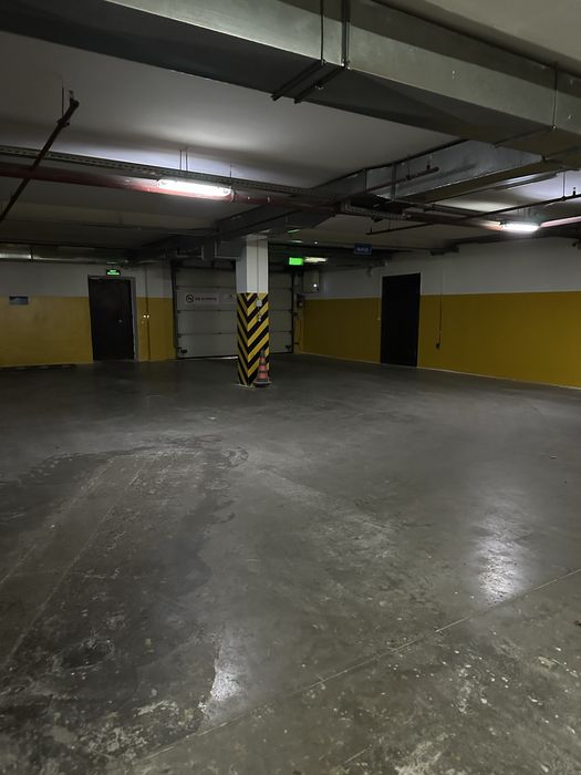 Парковочное место в паркинге