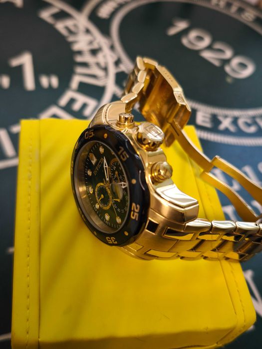 Продавам позлатен мъжки часовник INVICTA Pro Diving