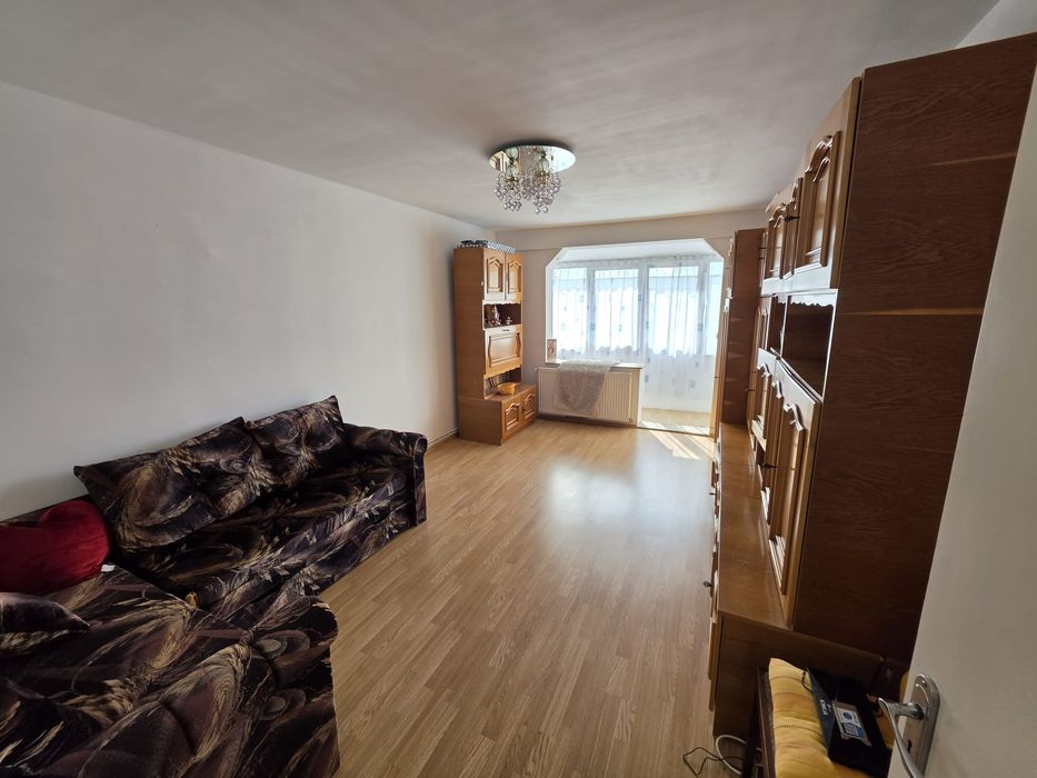 Închiriez apartament pe termen lung!