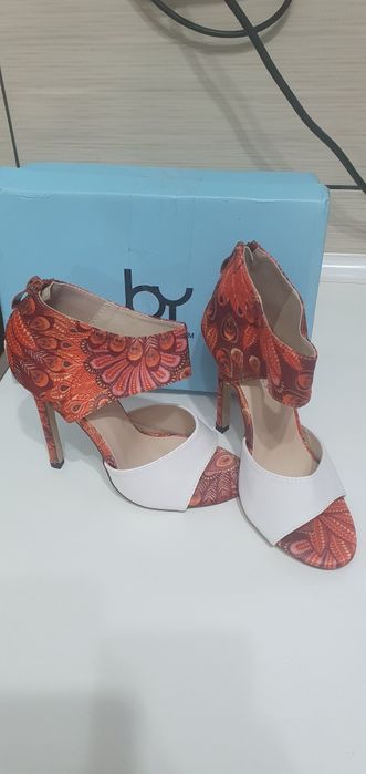 Sandale noi elegante