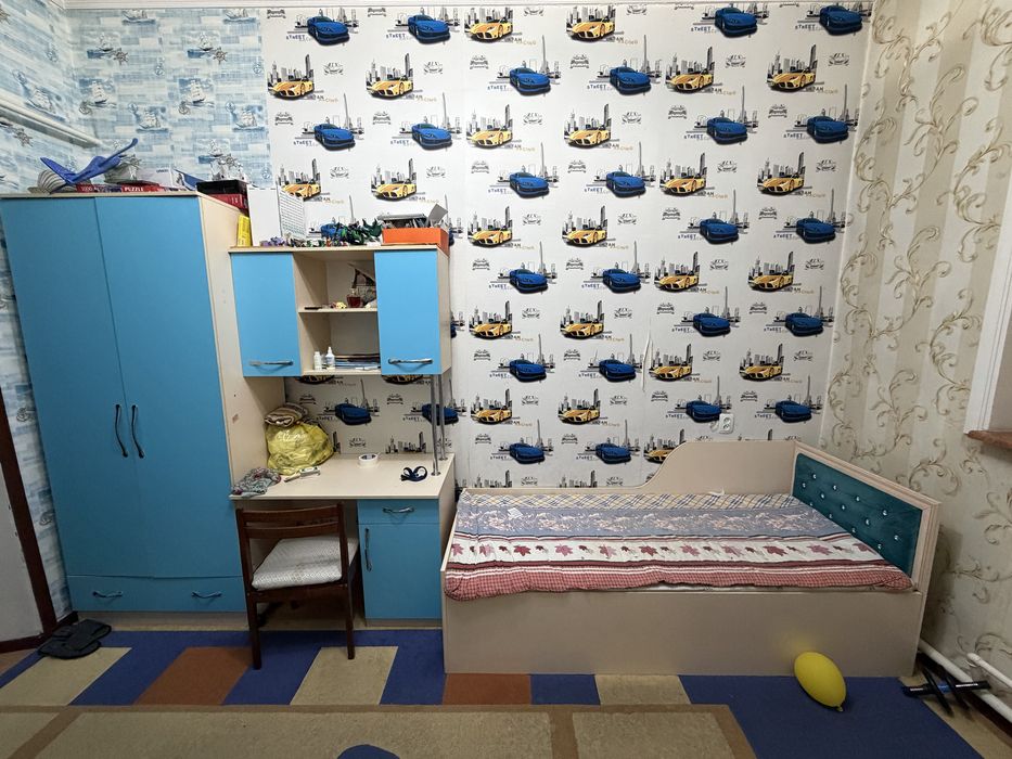 Детский кроват и шкаф