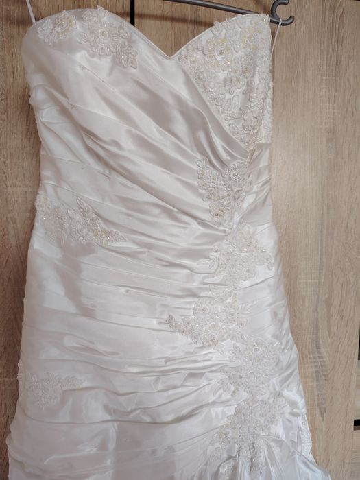 Елегантна булчински рокля