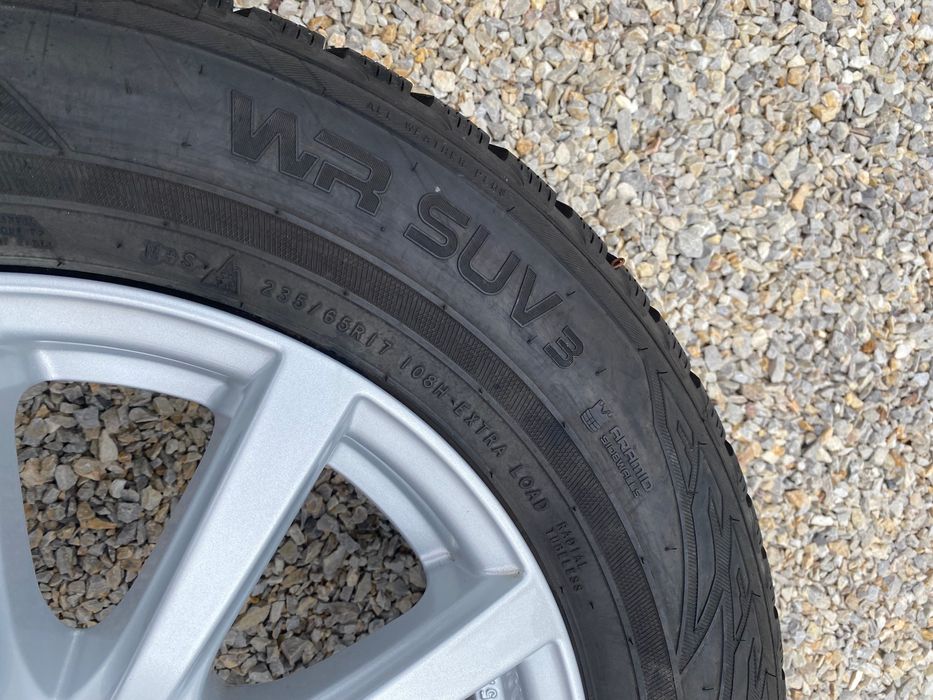 235/65/17 Нокиан Зимни