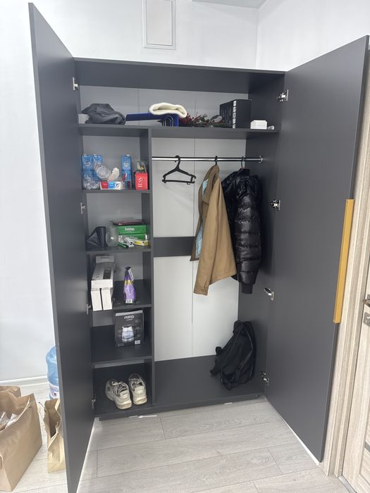 Шкаф распашной.