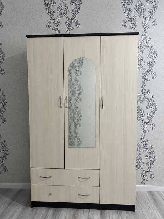 Үлкен кең  шкаф.