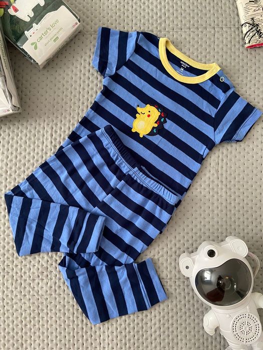 Carter's фирмасының киімдері сатылады