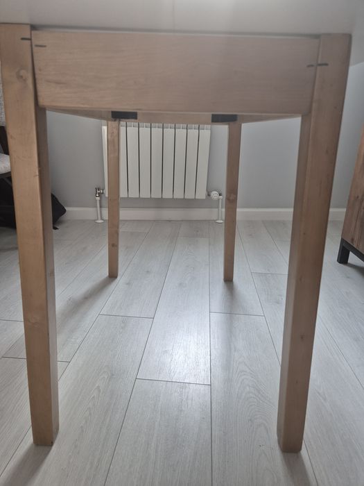 Стол в помещение