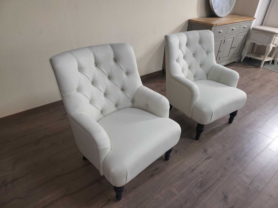 Два броя светло кремави фотьойли от плат