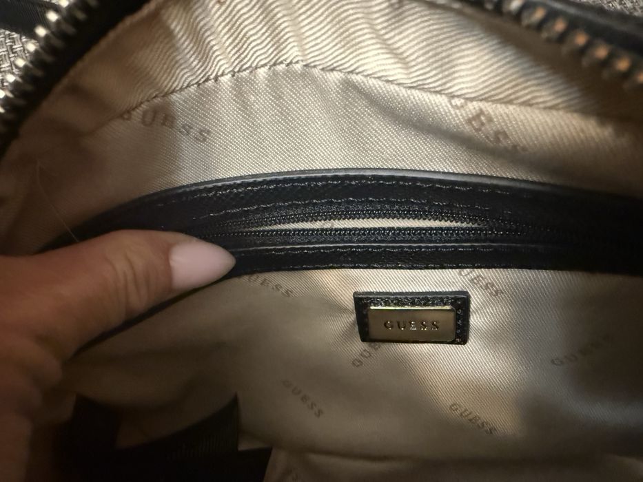 Черна чанта Guess