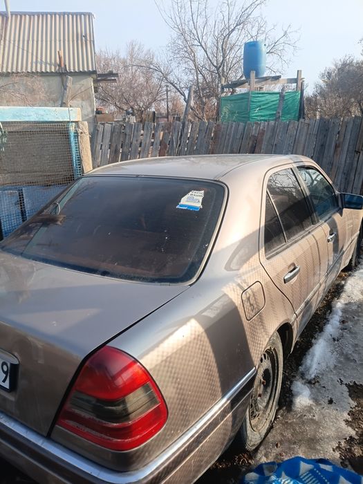 Авто мерседес с 220