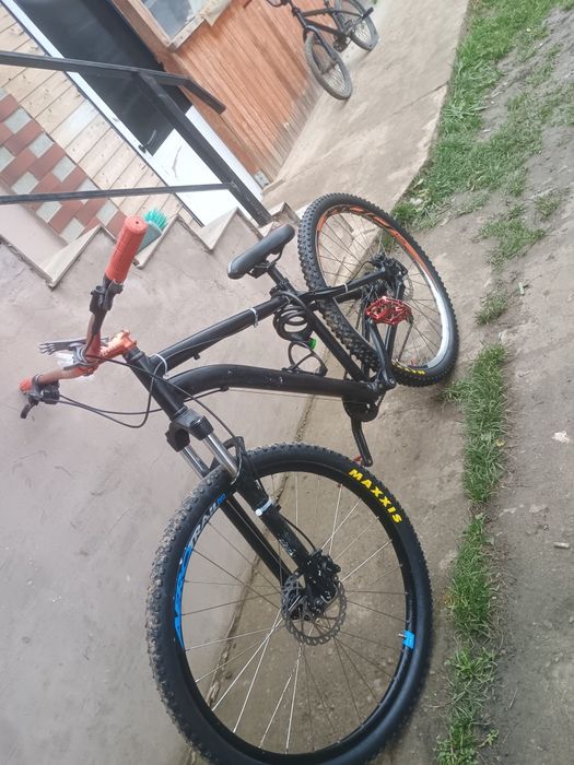 Vând bicicleta rockrider st120, bicicleta este într-o stare bună