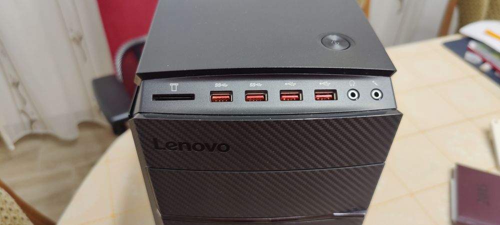Unitate PC de gaming Lenovo