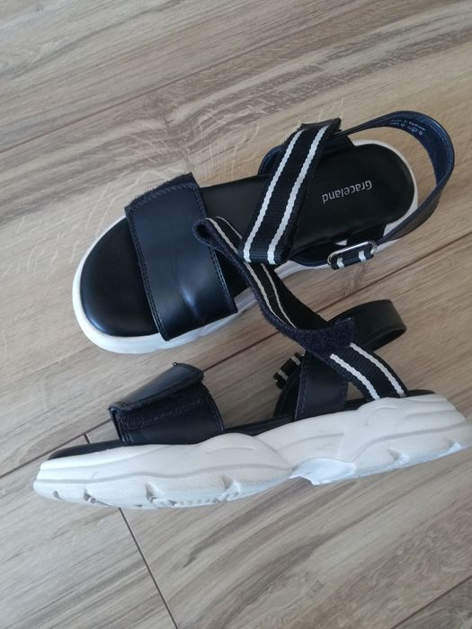 Сандали за момиче