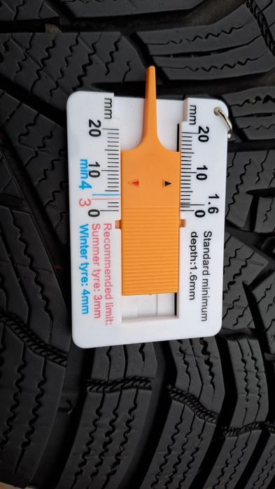 2бр. Почти Нови 225/45/18 Kumho Wintercraft WP 52