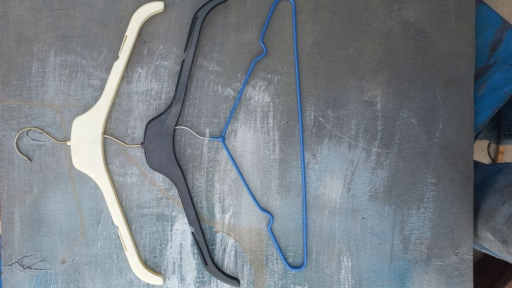 Продам вешалки для одежды.