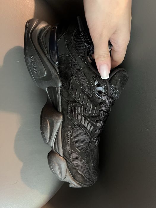 New Balance 9060 tripple black