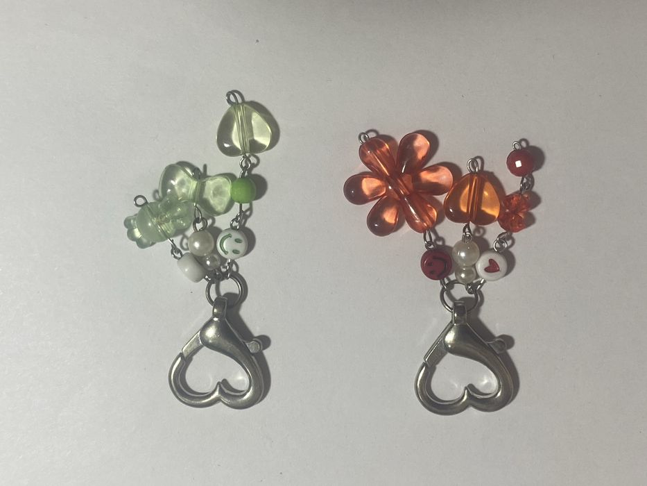 Брелки на сумку из пластиковых бусин