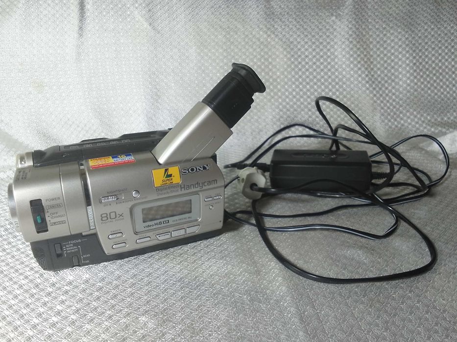Видео камеры SONY  с зарядным устройством
