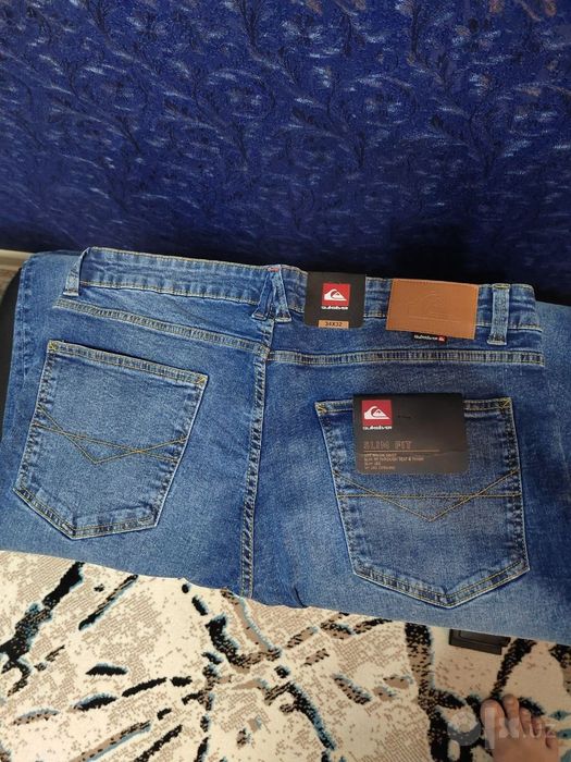 Джинсы Quiksilver slim fit.