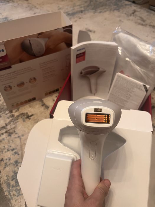 Vând Philips Lumea IPL Seria 8000 nou