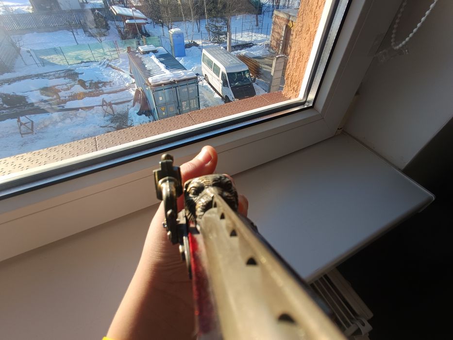 Brichetă tip pistol