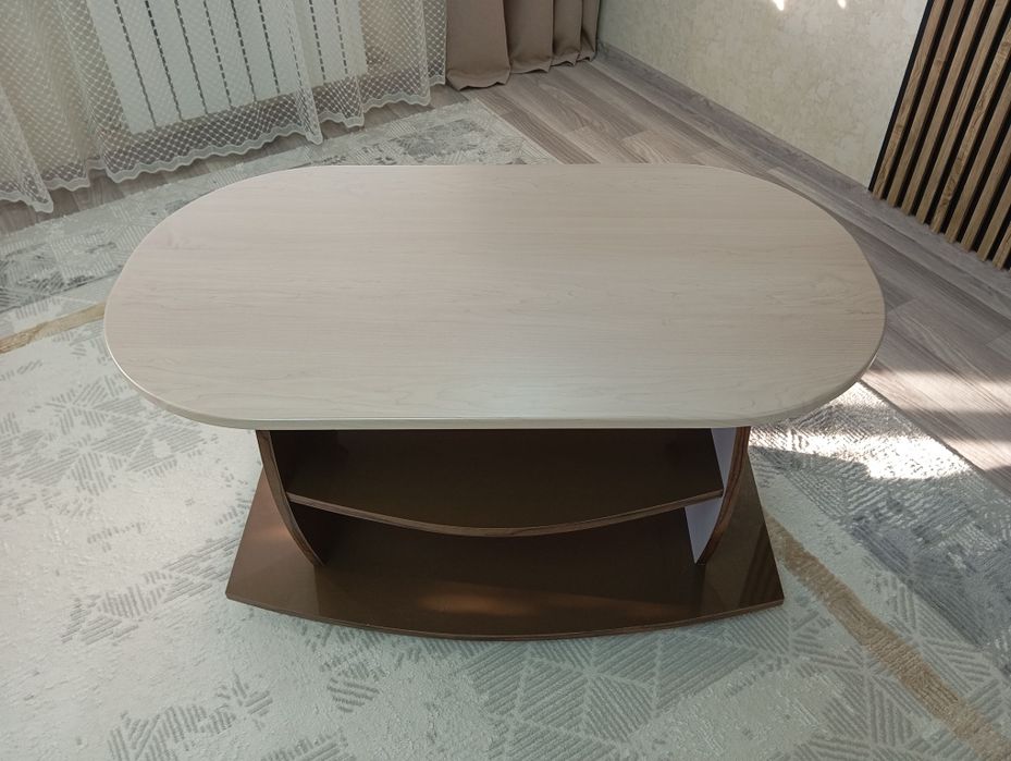 Продам столик журнальный