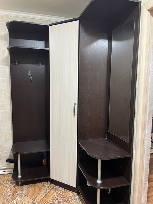 Продам угловую прихожую