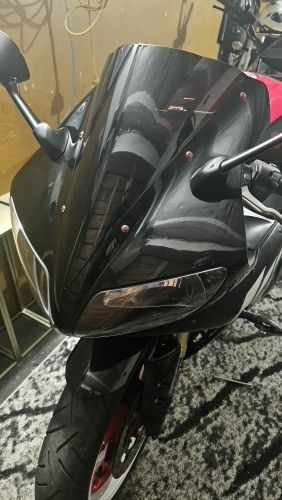 Черна слюда за Yamaha R1 2002-2003 година