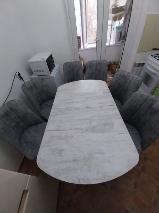 Кухонный стол и стуля