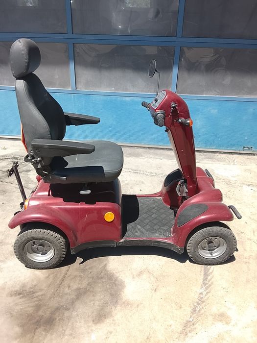 Cărucior scuter electric pentru persoane cu dizabilități sau bătrâni