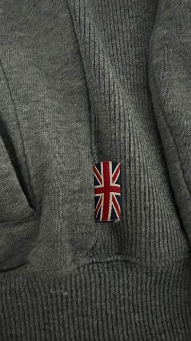 Продам зипку lonsdale