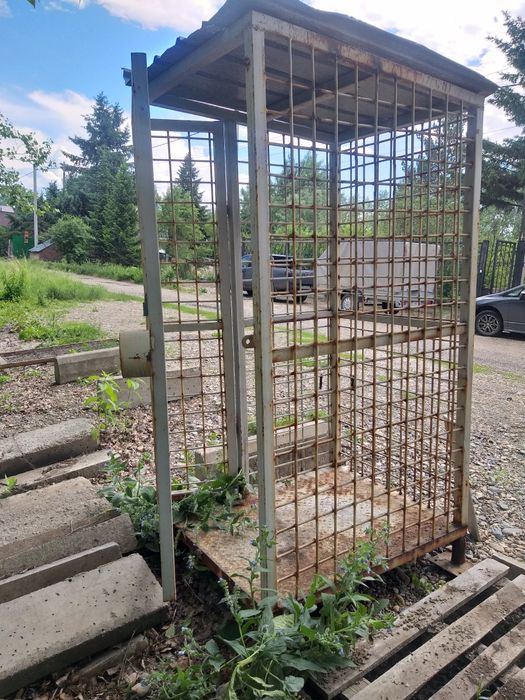 Металлическая клетка