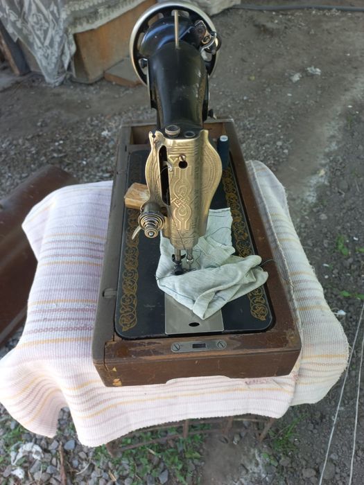 Продам две швейные машинки