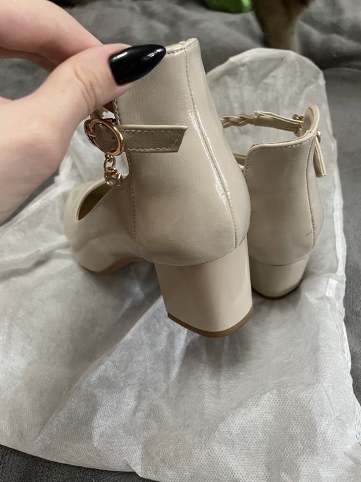 Туфли 38 бежевые