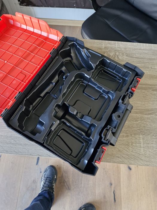 Куфари за инструменти чисто нови