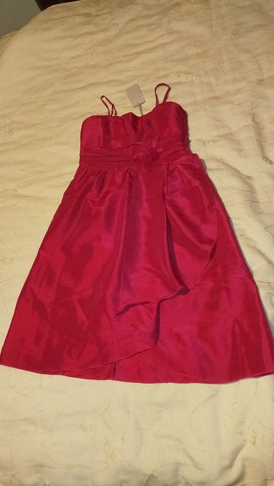 Продавам комплект чисто нови рокля с обувки и чанта 
* цикламена рокля