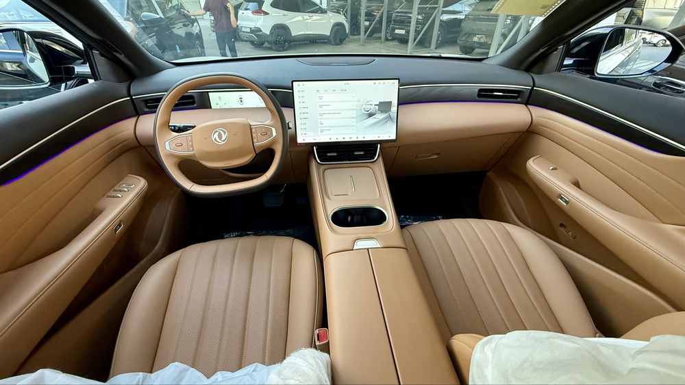 Dongfeng Aeolus L8 248km elektrda.  2000km hybrid
