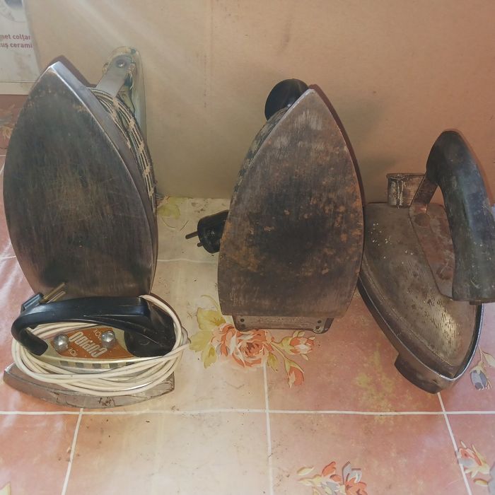 Fier de călcat vechi