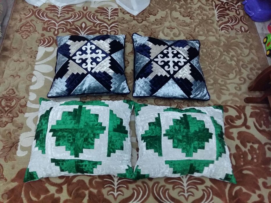 Подушки, жастықтар