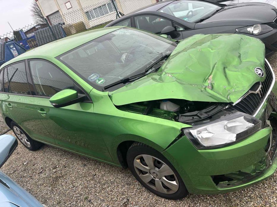 На части Skoda Rapid 1.4tdi ръчна кутия 2017г много запазена кола