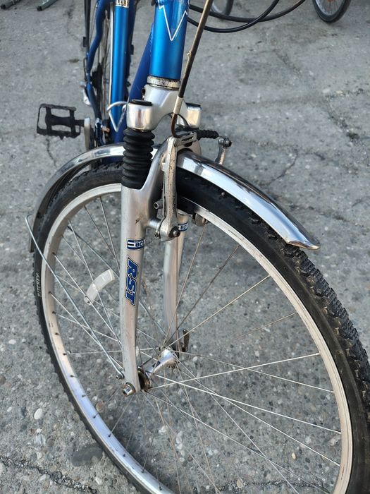 Bicicleta Taos cadru de aluminiu foarte ușoară. Roti 28