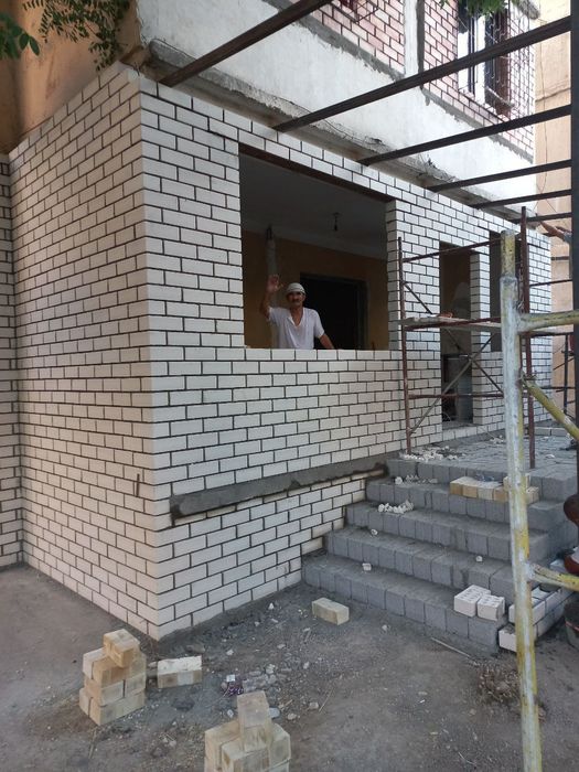 Balkonga g'isht teramiz .Kladka balkon..Zabor va devorlar qilamiz