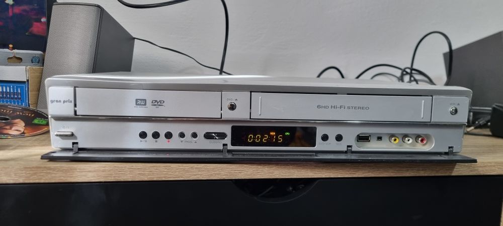 Combo video cu dvd recorder Gran Prix ( constructie LG )