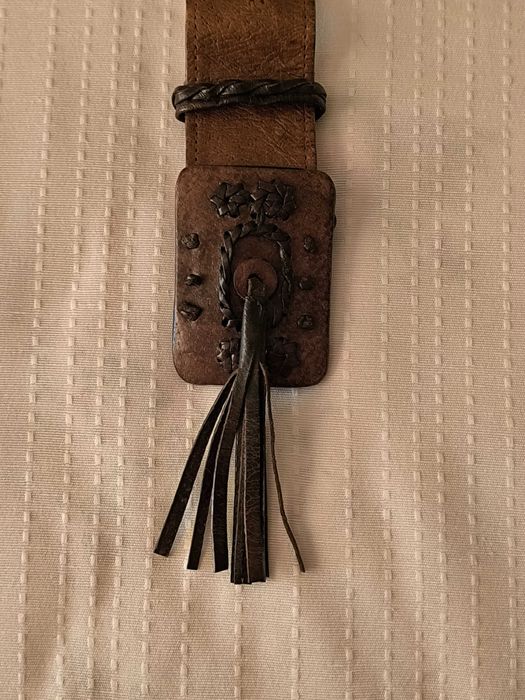 Колан кожен дамски и кожена гривна