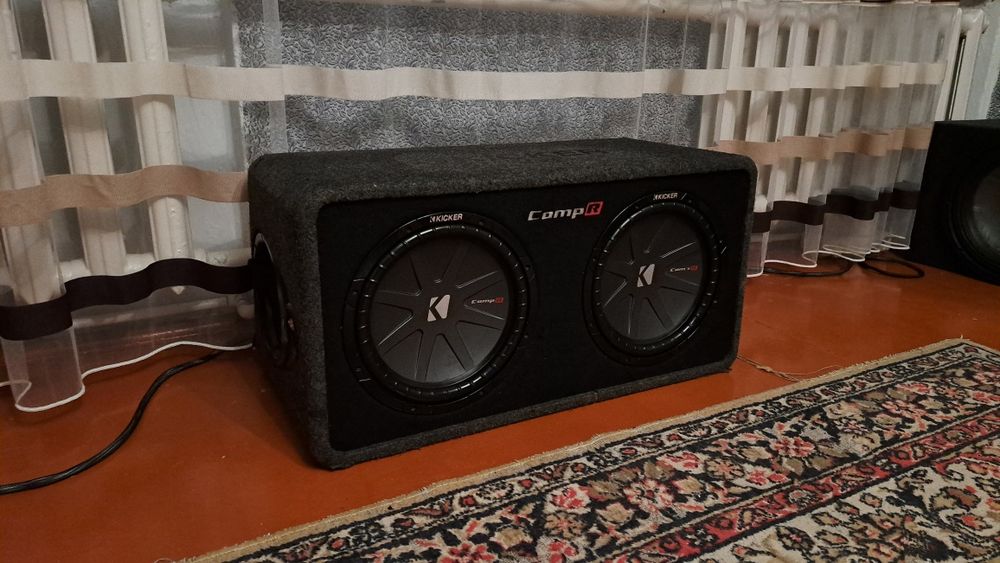 Продам Kicker 2×12