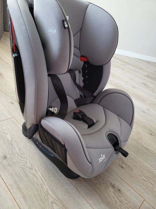 Автокресло фирмы Joie