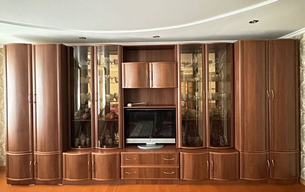 Стенка гарнитур сервант