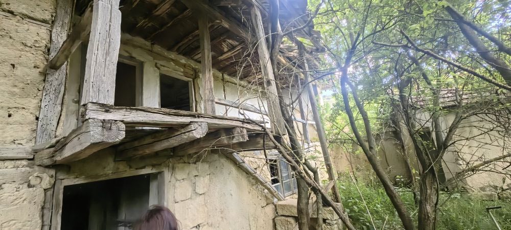 Къща с голям двор 3200 кв.м и река с. Новосел, обл. Шумен