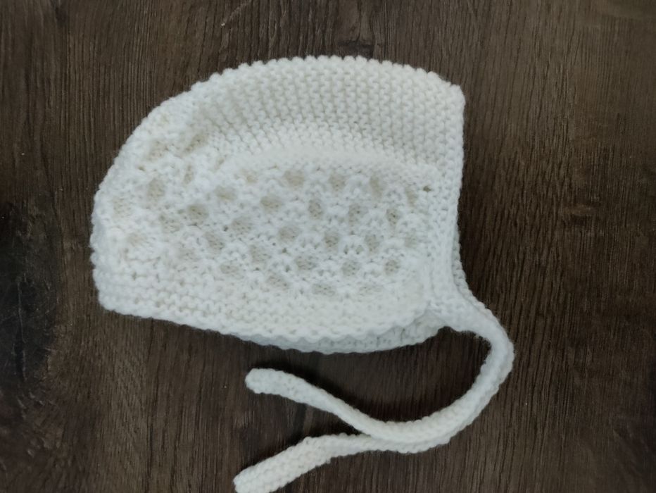 Лот бебешки есенни и зимни шапки 0-6 месеца