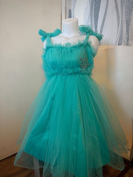 Къси бални рокли